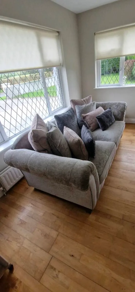 ** grey velvet couch (Scatter back) like new ** - Image 3