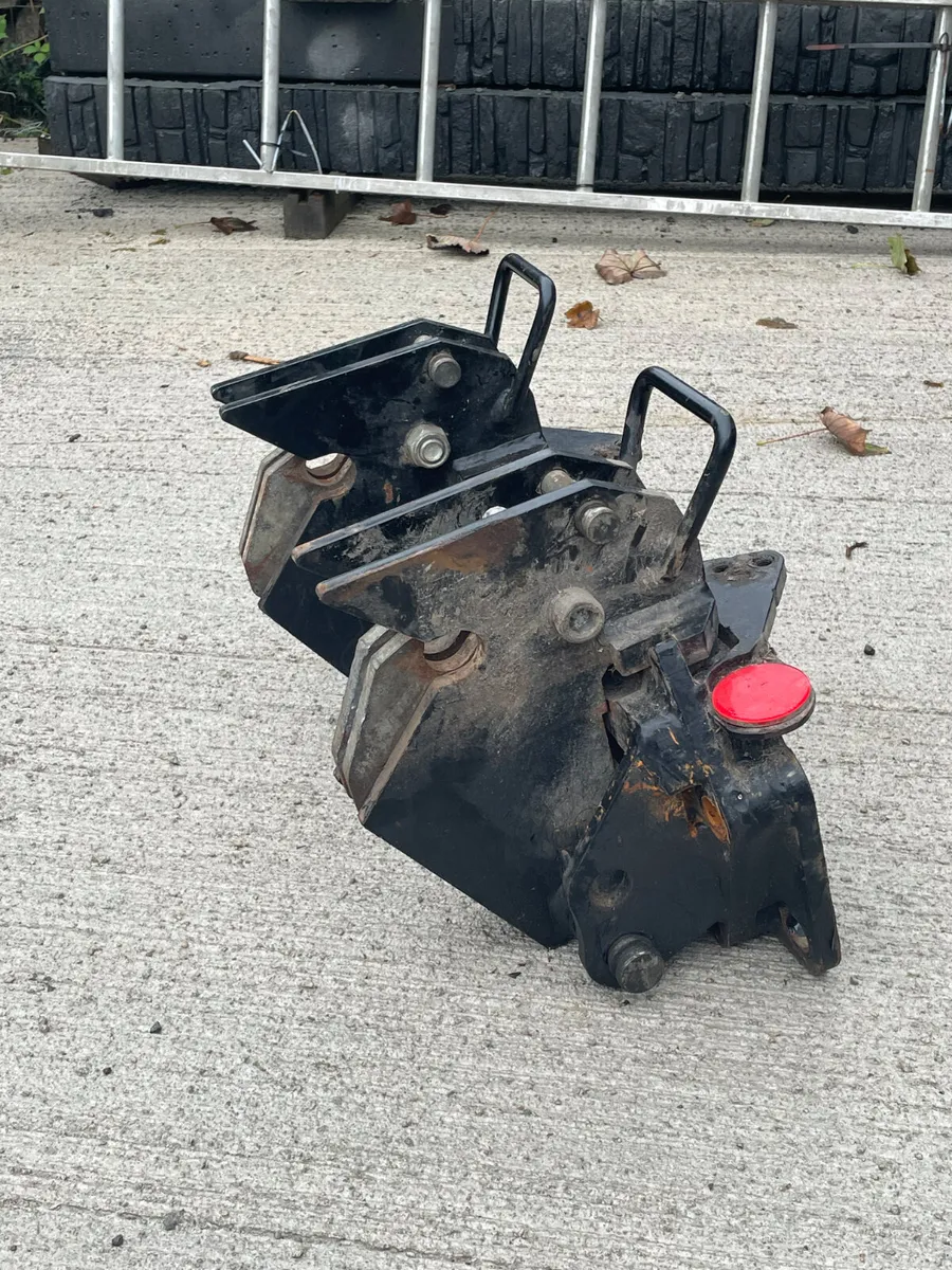 McConnel HedgeCutter Brackets for John Deere - Image 1