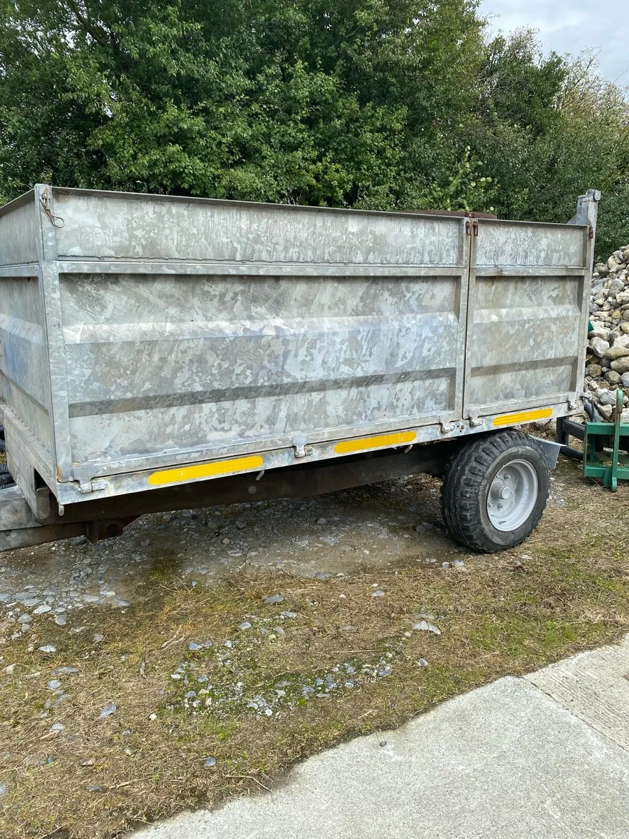 Trailer - Image 1