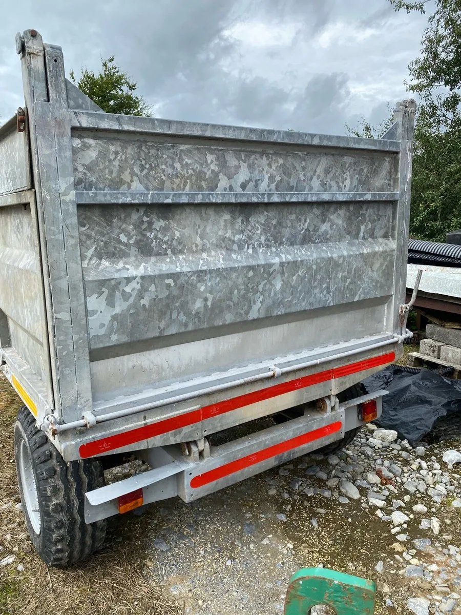Trailer - Image 2