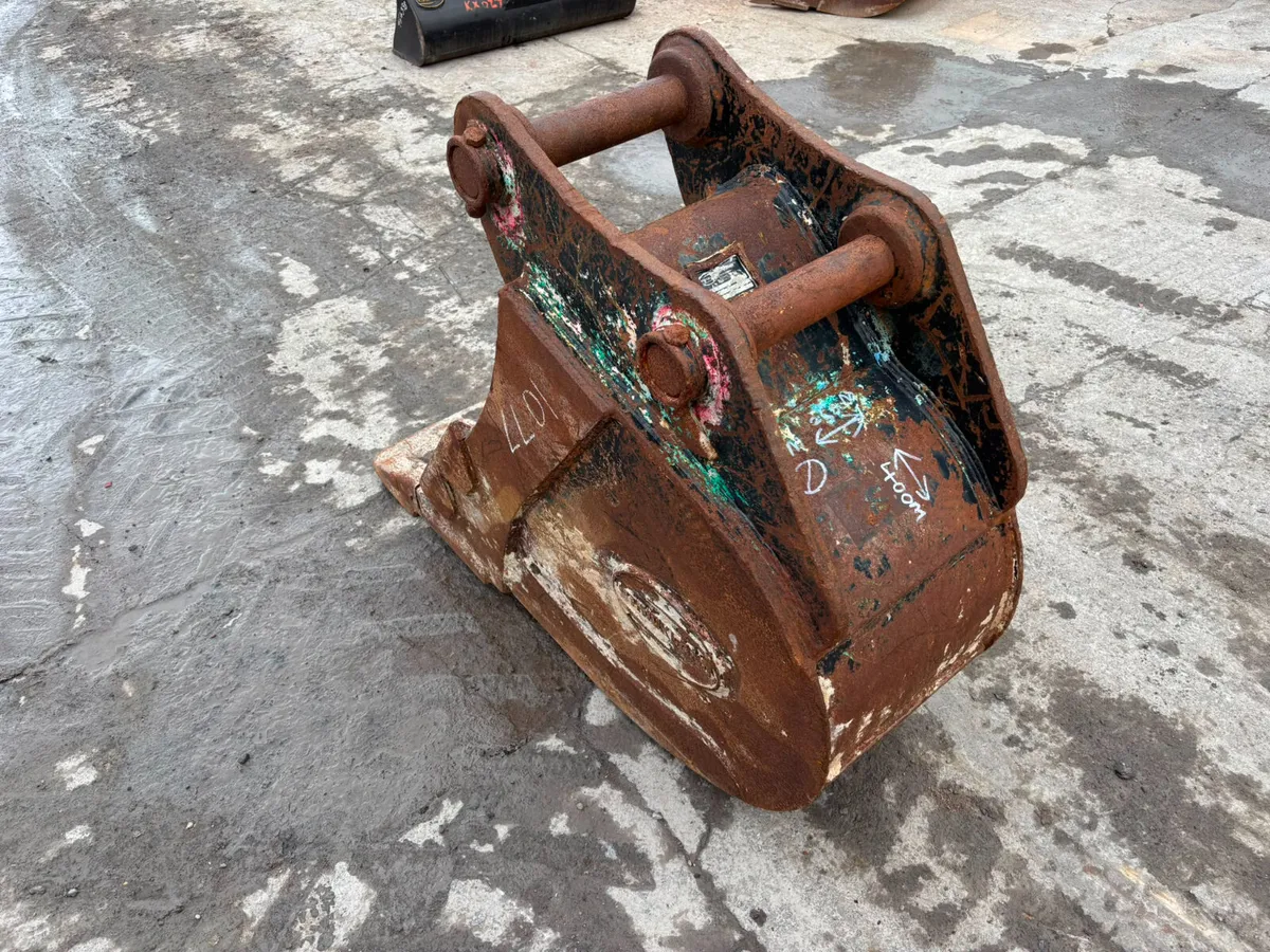 13T Excavator digging bucket 12" Bucket - Image 2