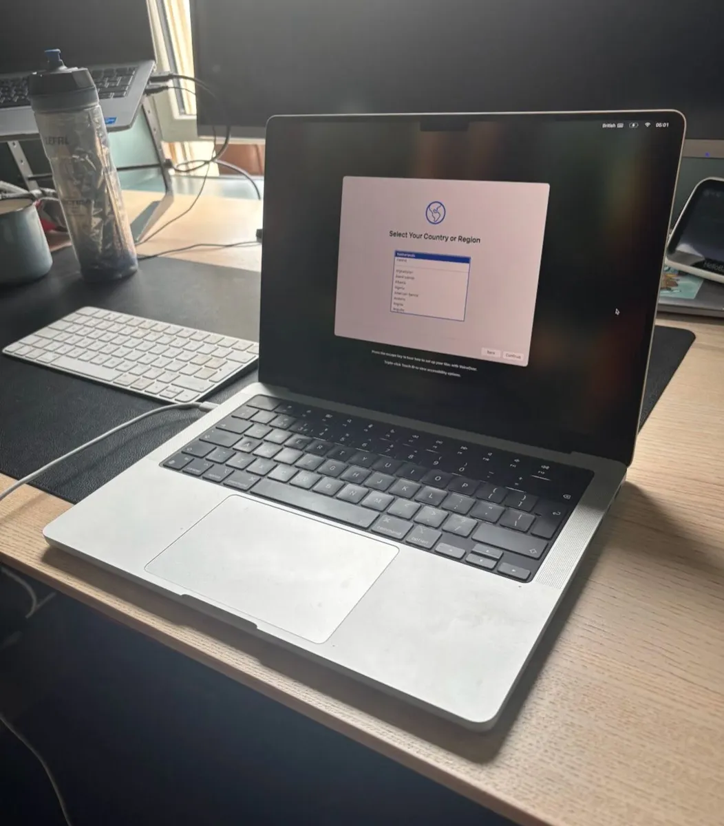 Apple MacBook Pro 14" M3 Pro | 18GB | 512GB - Image 2