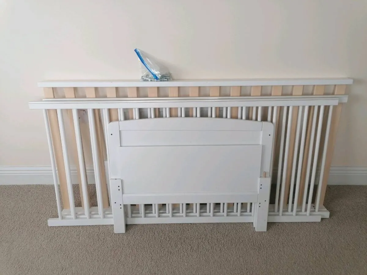 Cot, mattress + top changer - Image 2