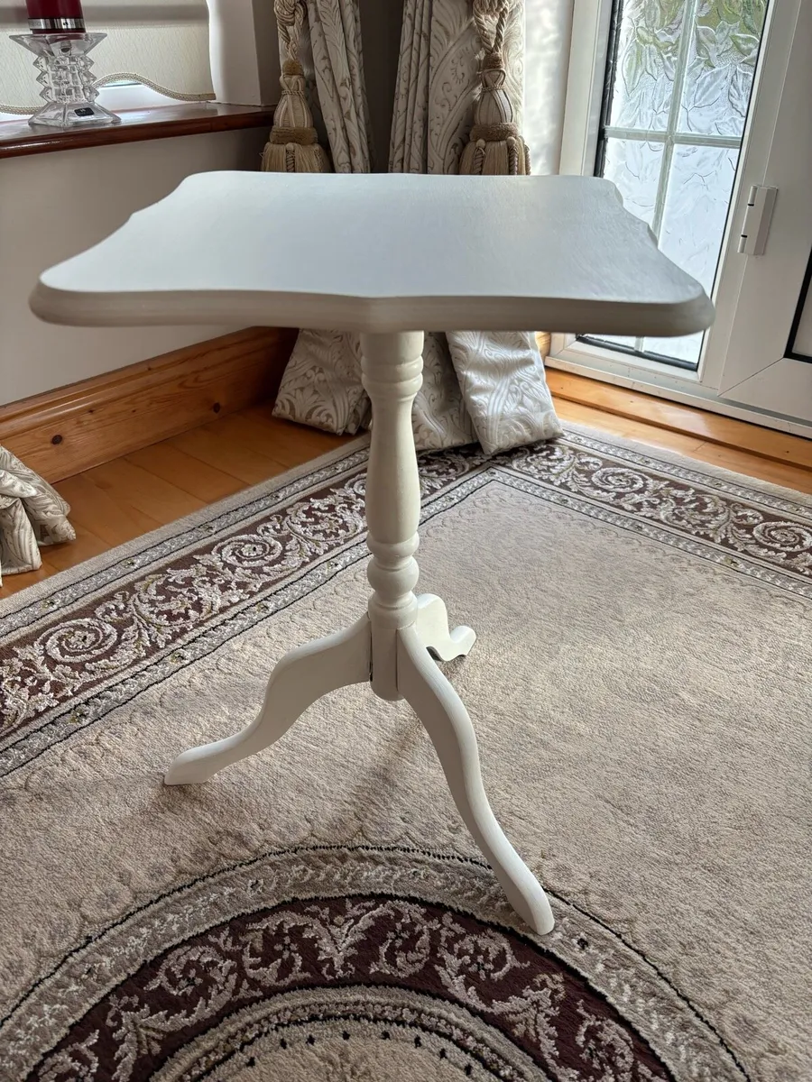Lamp table