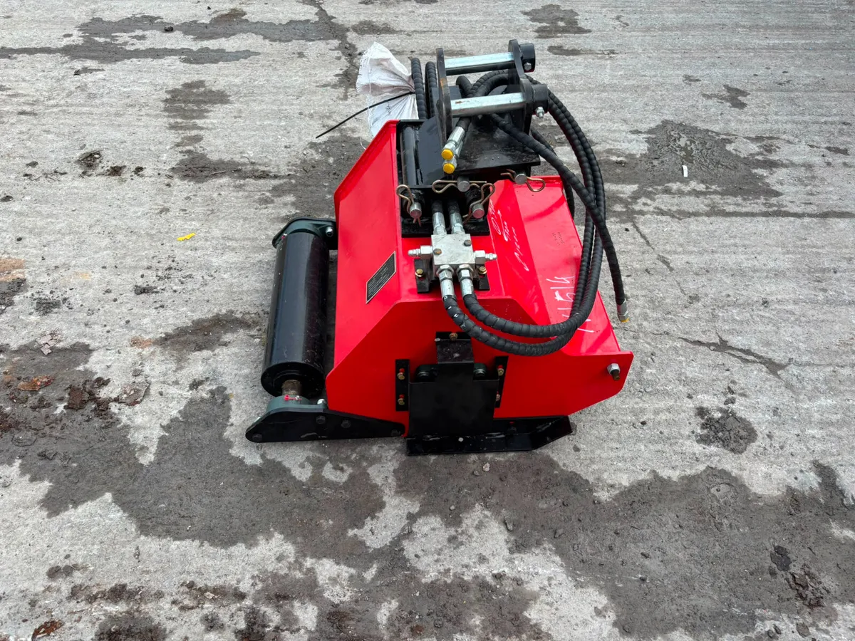 Hydraulic excavator flail mower / mulcher - Image 1