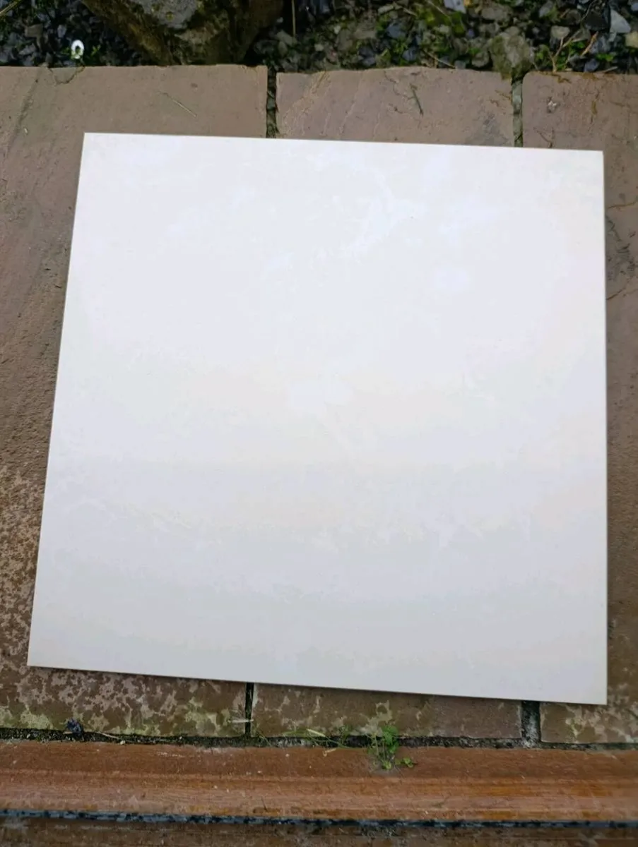 400mm x400mm porcelain tiles - Image 1