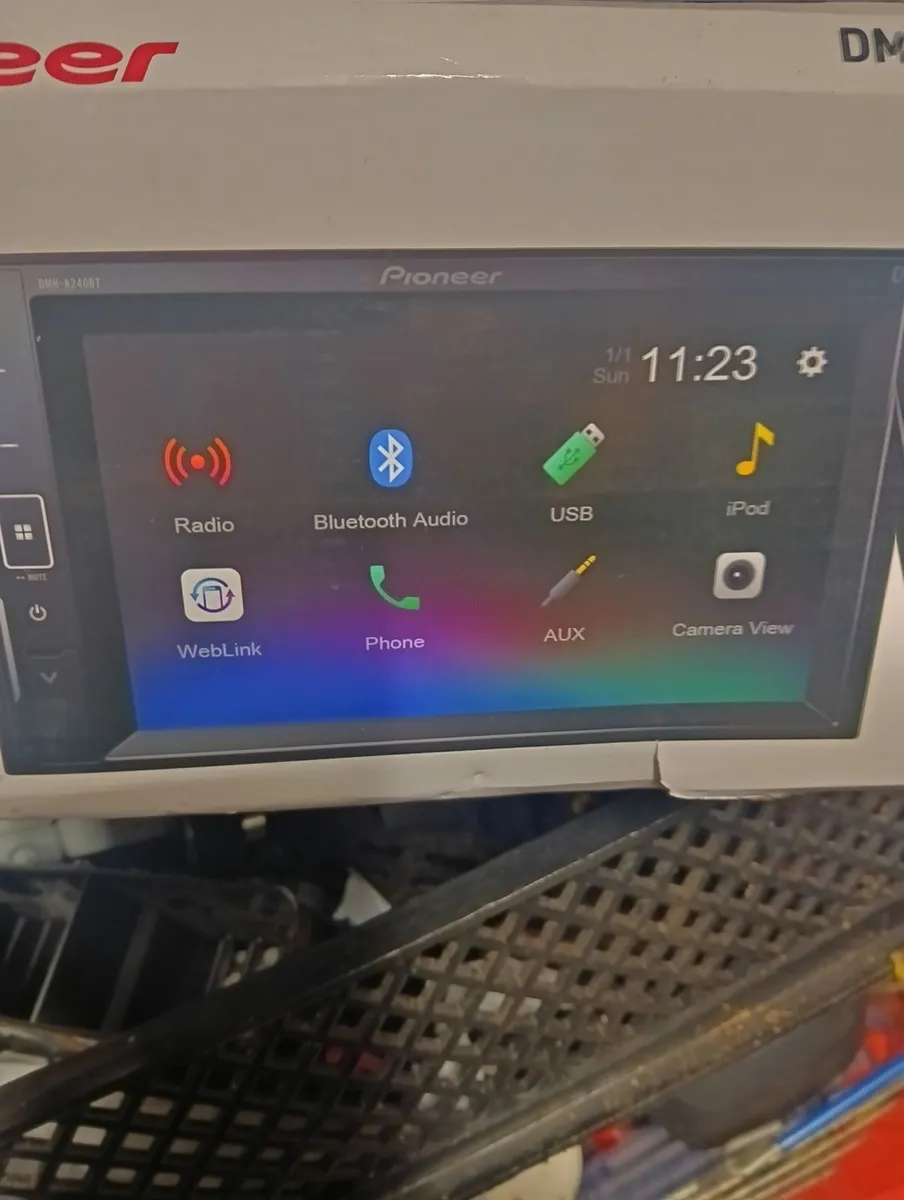 Car radios - Image 1