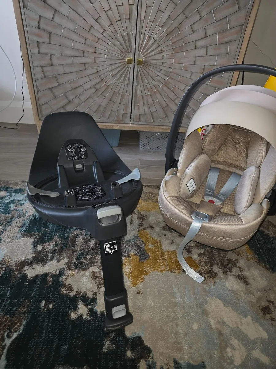 Latest Cybex I size Cloud T plus car seat isofix - Image 1