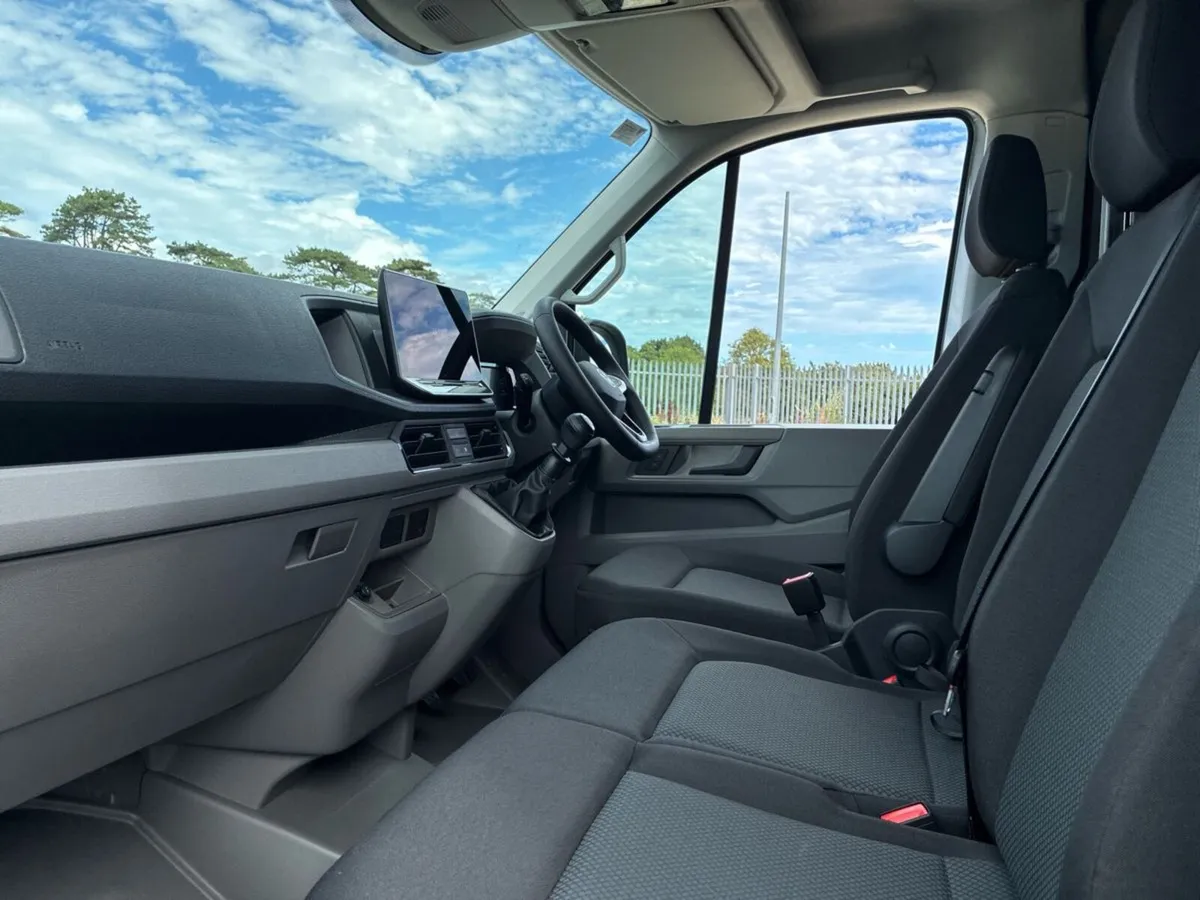 Volkswagen Crafter HIGHLINE MWB 140HP AUTO - 5 Yea - Image 3