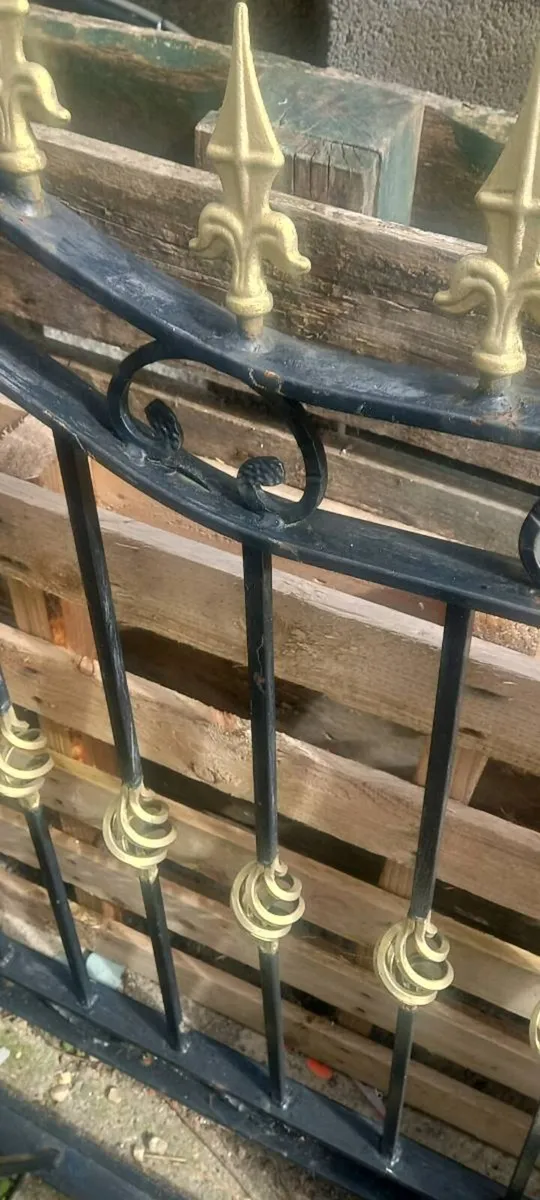 Gates - Image 2