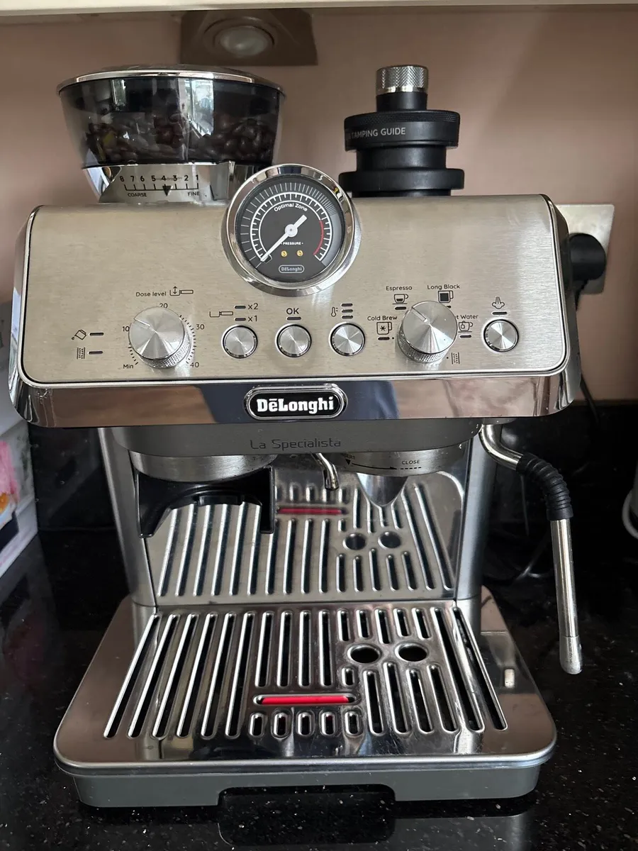 De Longhi La Specialista coffee machine - Image 1