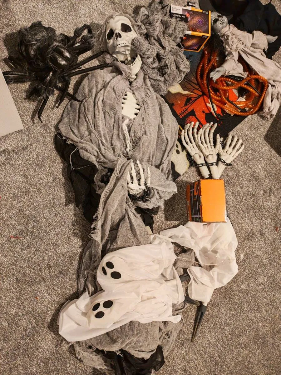 Halloween decorations - Image 2