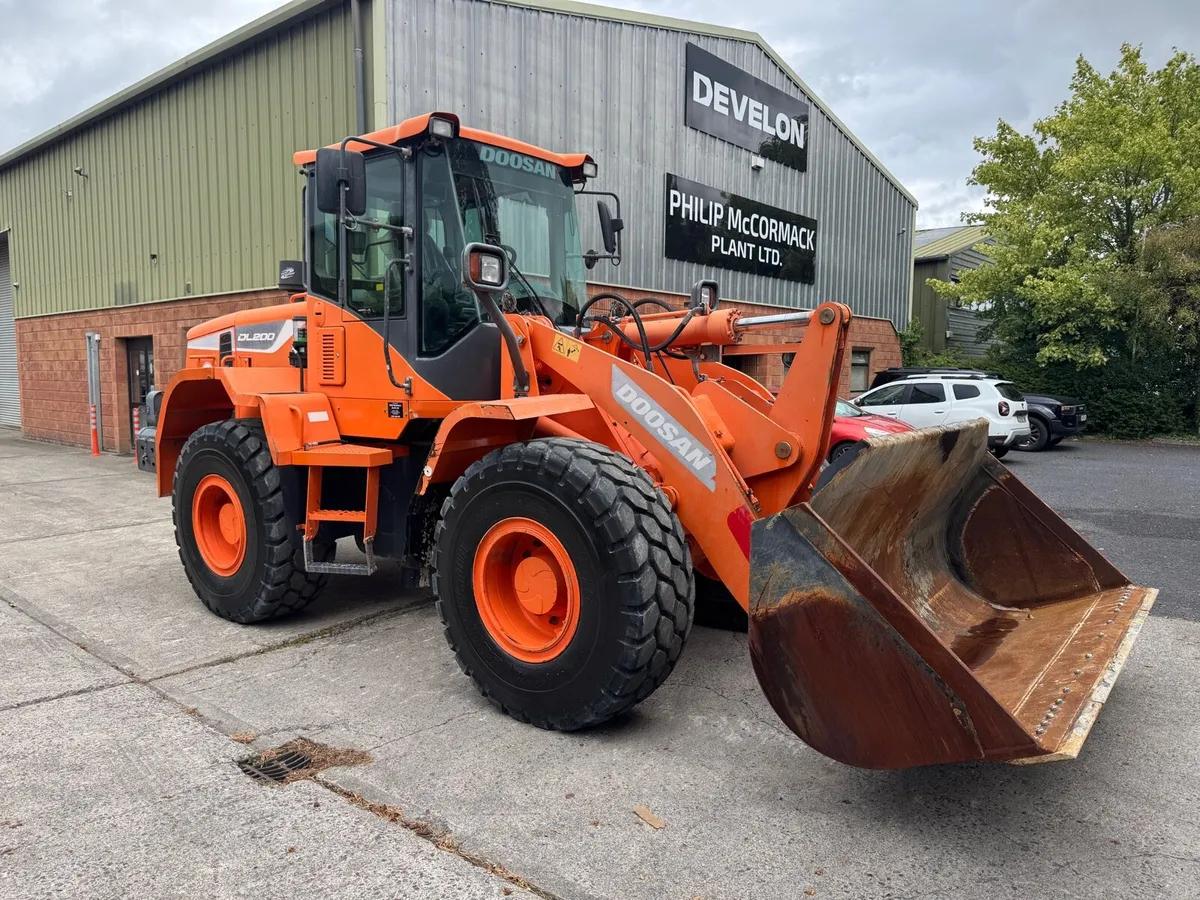 2018 Doosan DL200-5 Loader - Image 2