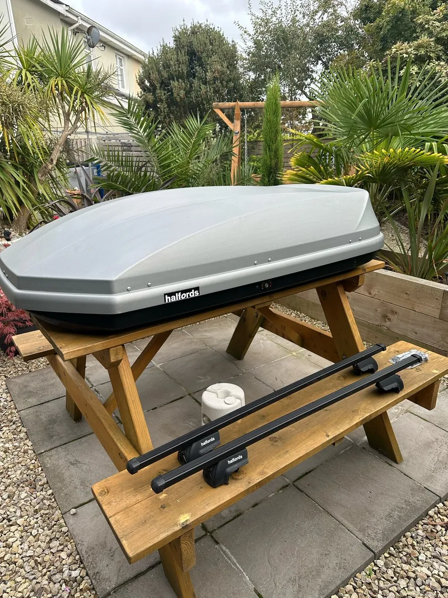 Car Roofbox - Image 1