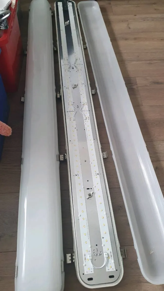 Lights 5ft ×2 - Image 2