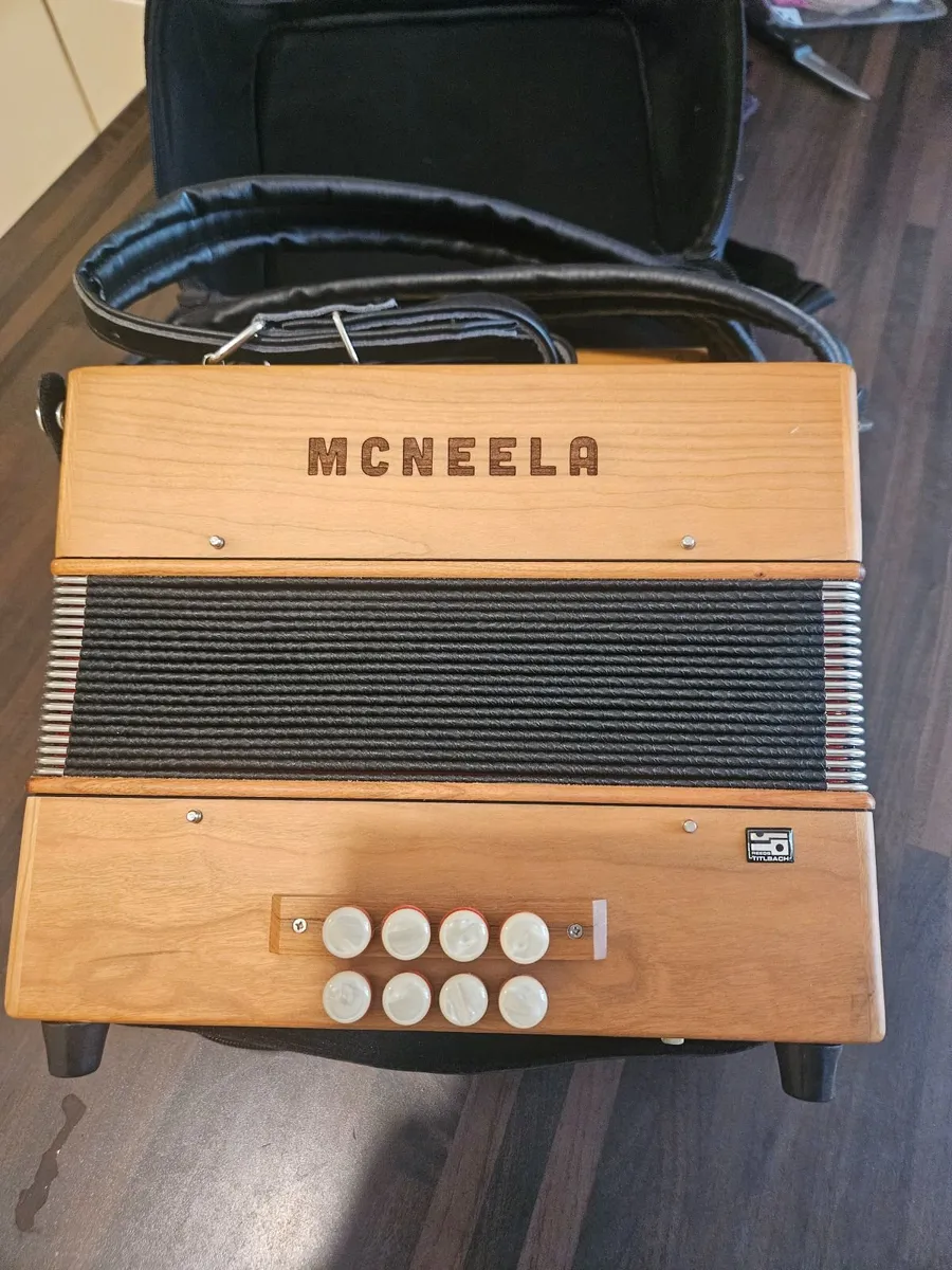 c/d MCNEELA 21 BUTTON ACCORDION WITH CASE - Image 4