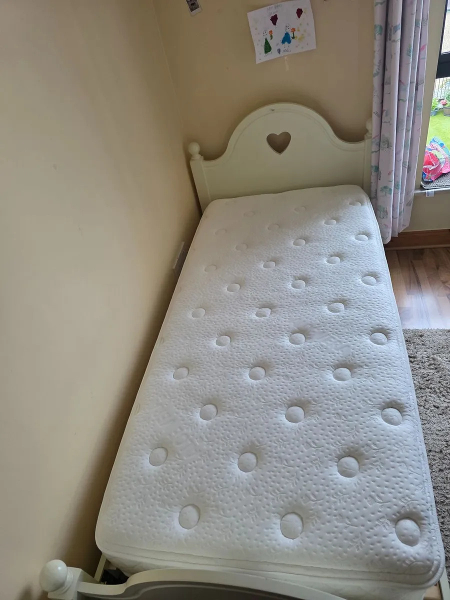 Girls single bed - Image 1