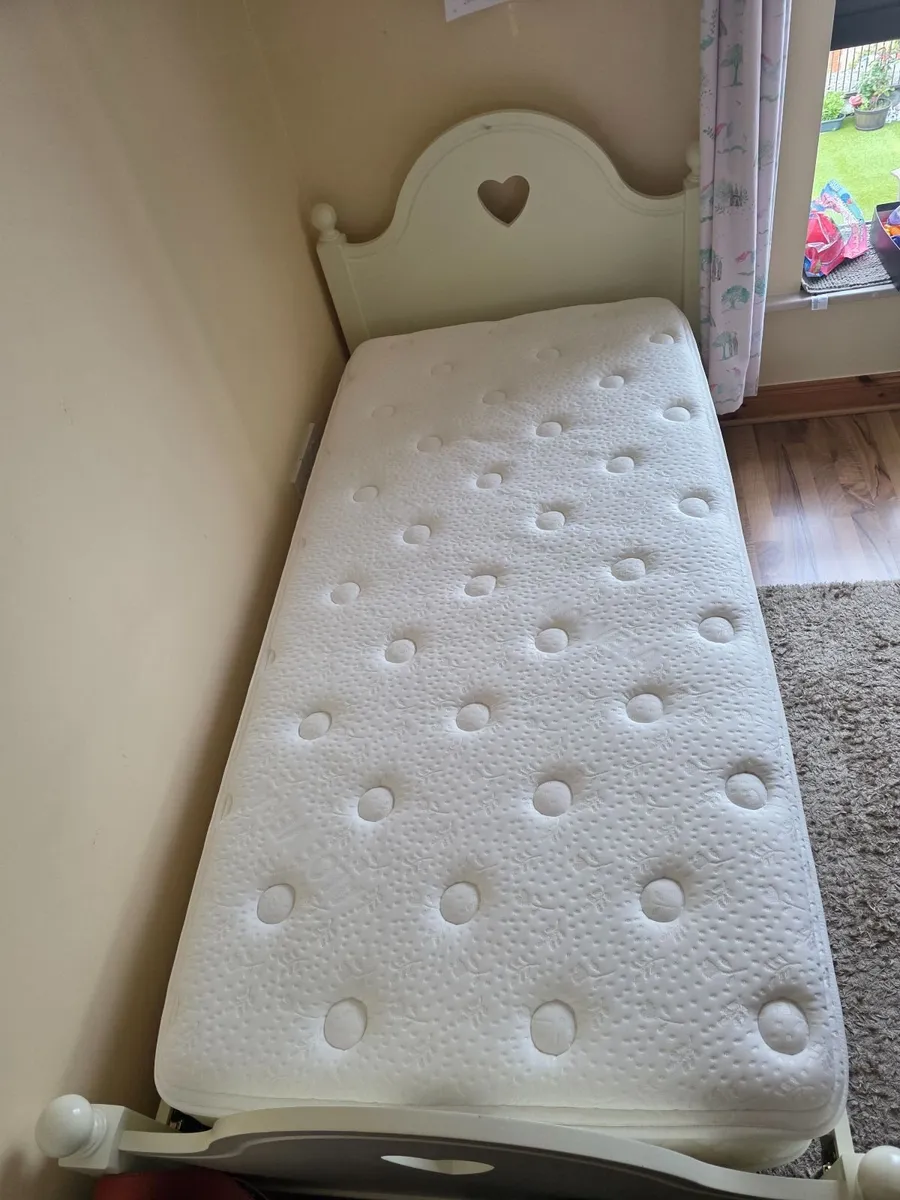 Girls single bed - Image 4