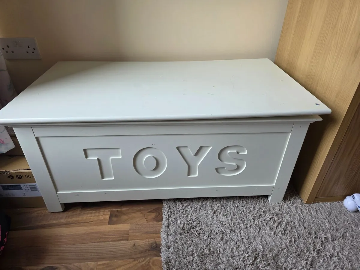 Girls single bed - Image 3