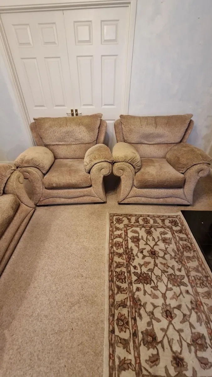 Sofa and arm chairs - Image 2