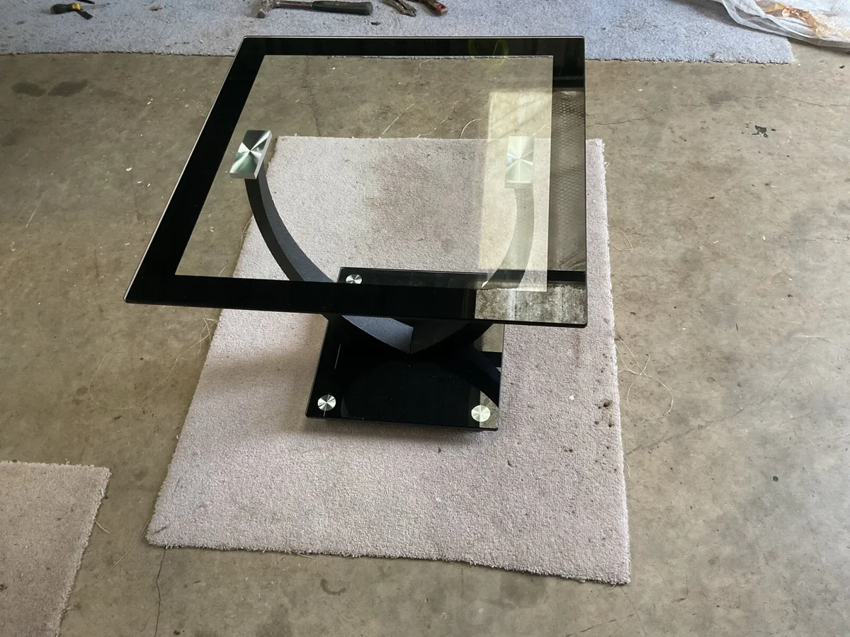 Coffee table and 2 lamps. - Image 2