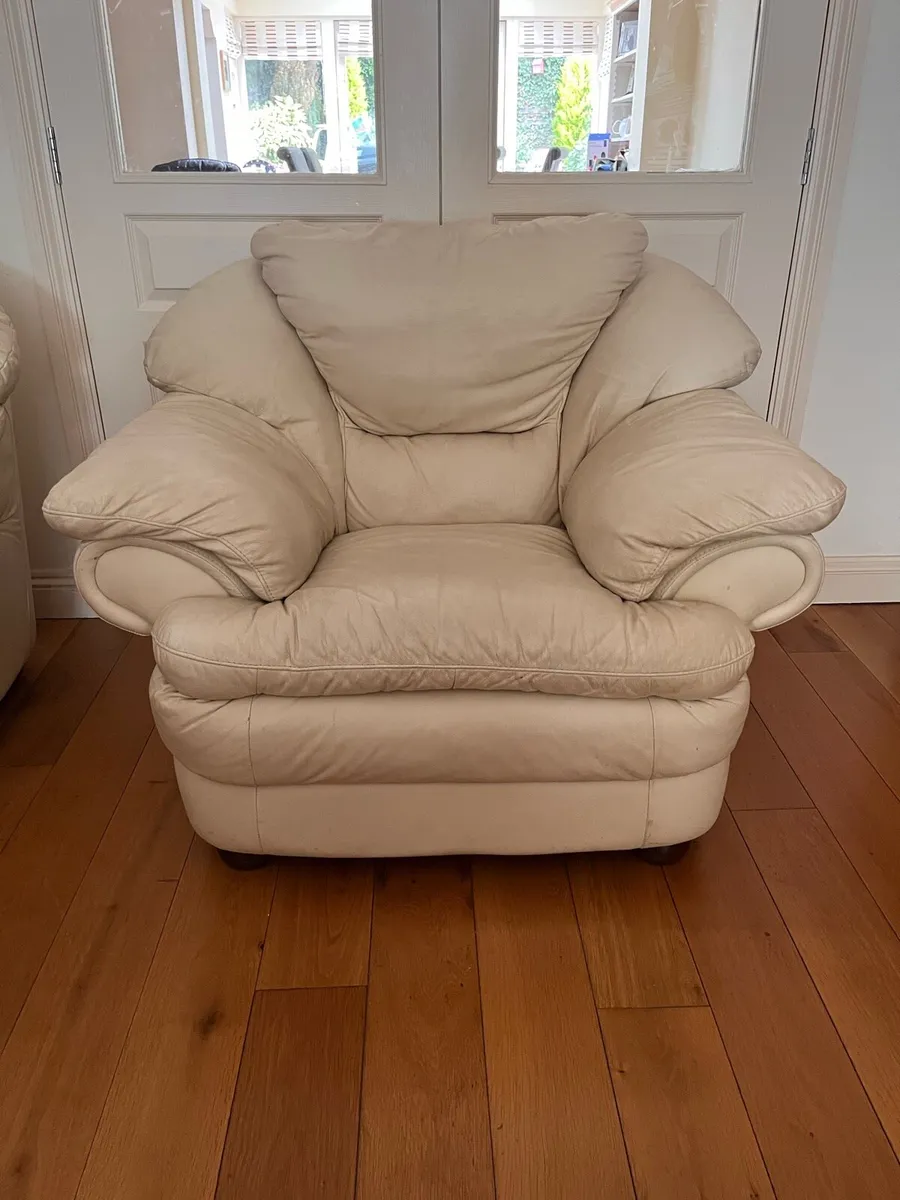 Cream leather 3 seater sofa & 2 armchairs - Image 3