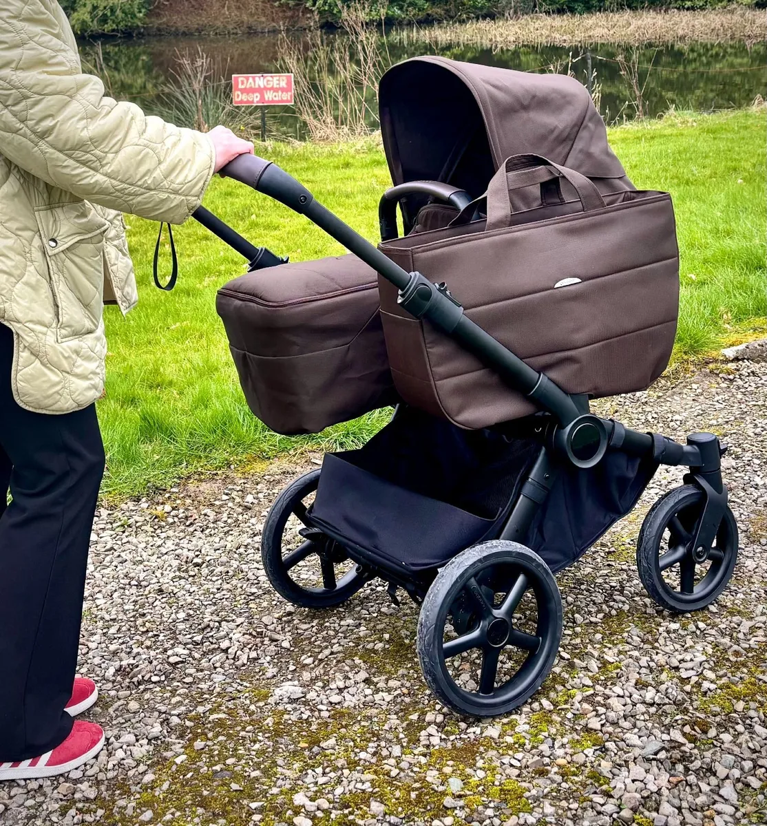 Bugaboo Donkey 6 with Otter carseat + Newborn Nest - Image 1