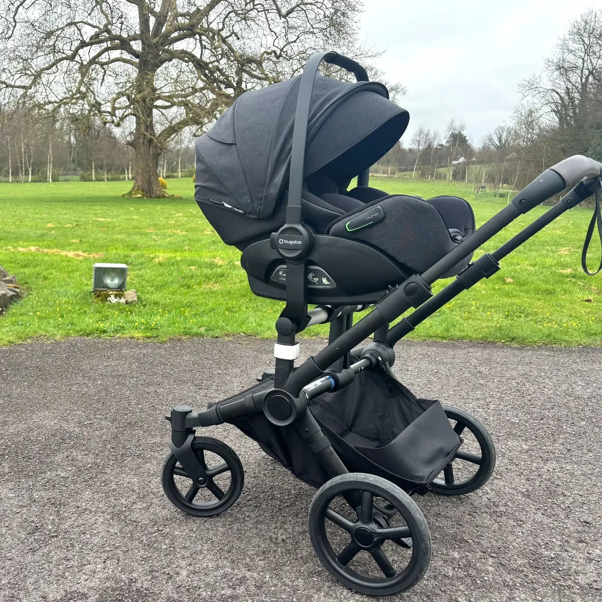 Bugaboo Donkey 6 with Otter carseat + Newborn Nest - Image 3