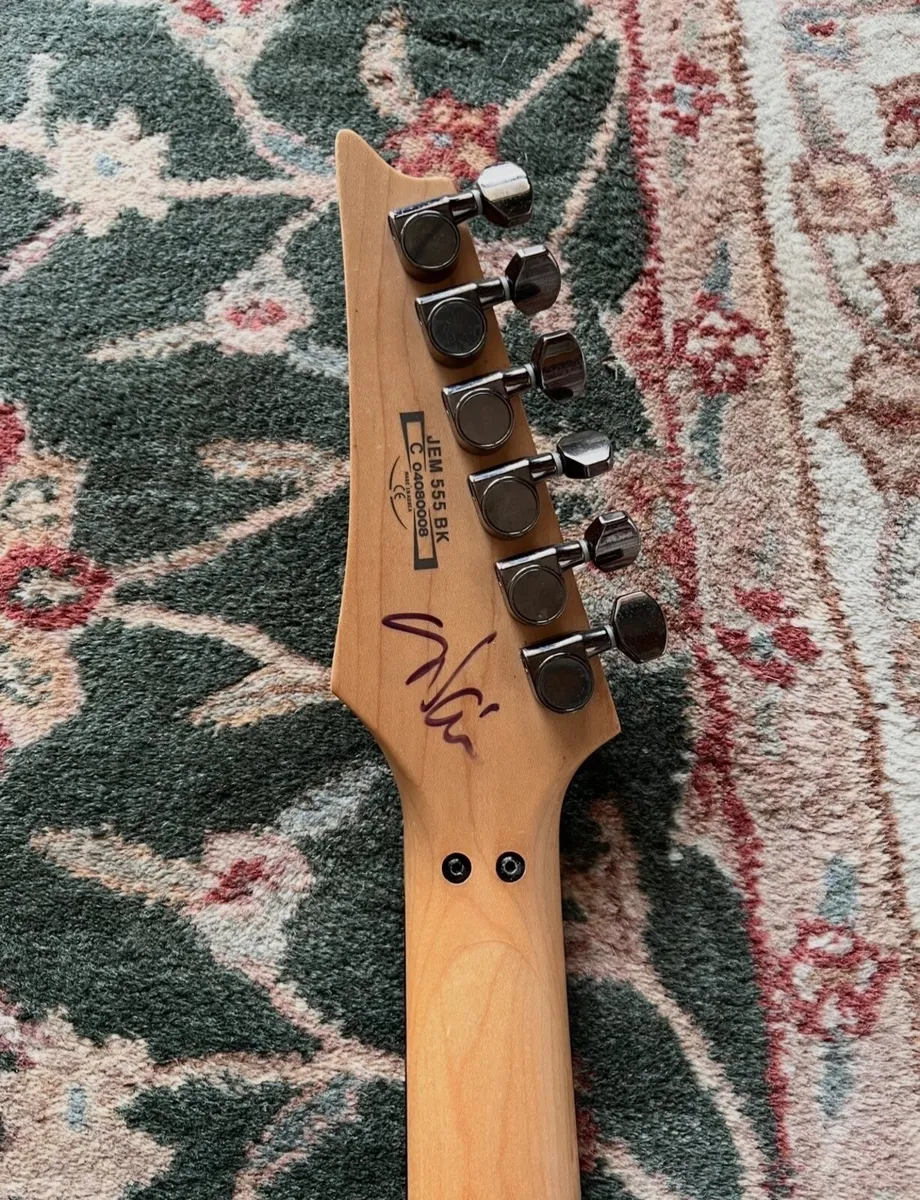 Electric guitar - Image 1