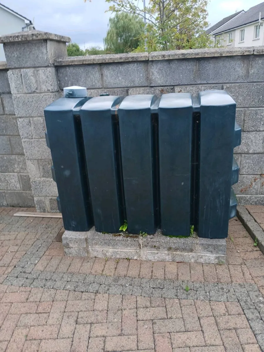 Oil tank
