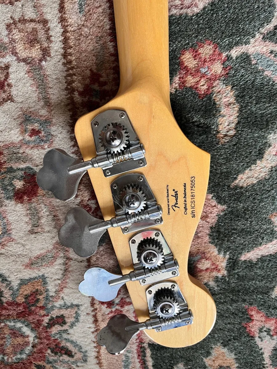 Electric bass guitar - Image 2
