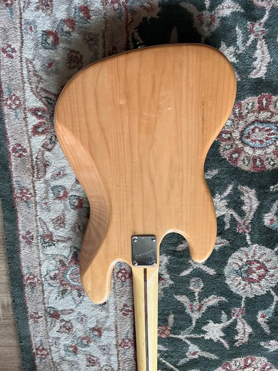 Electric bass guitar - Image 4