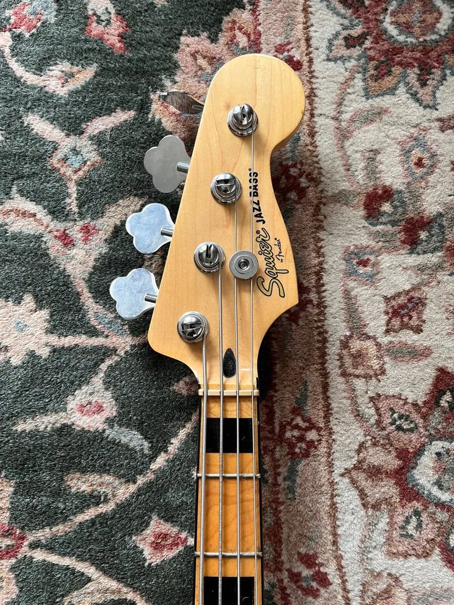 Electric bass guitar - Image 3
