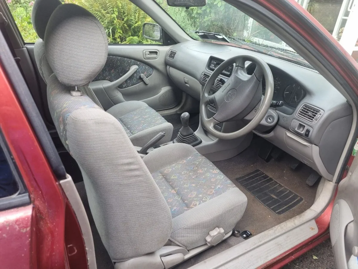Toyota Corolla 1997 - Image 2