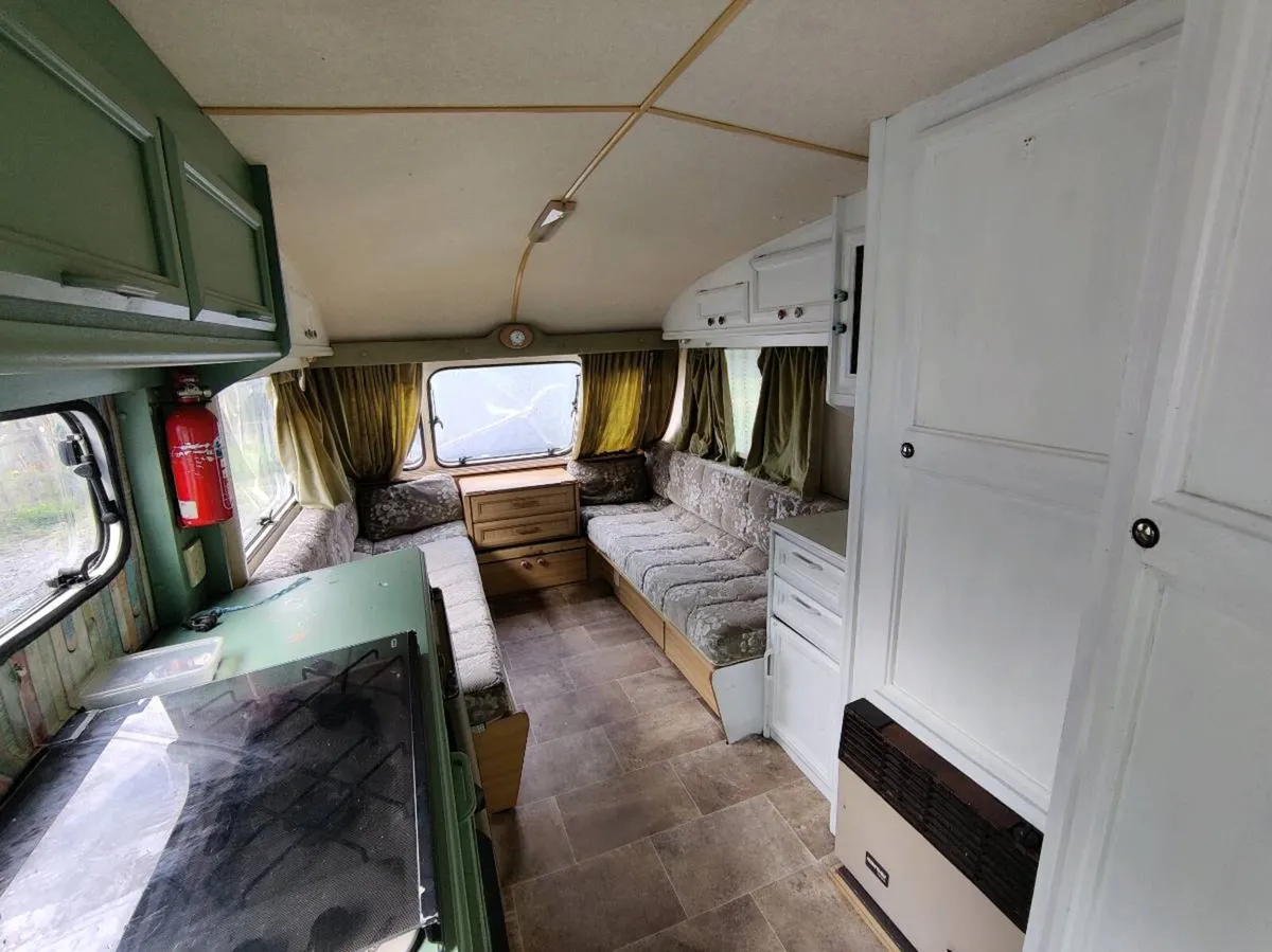 Caravan 2-3 birth - Image 3