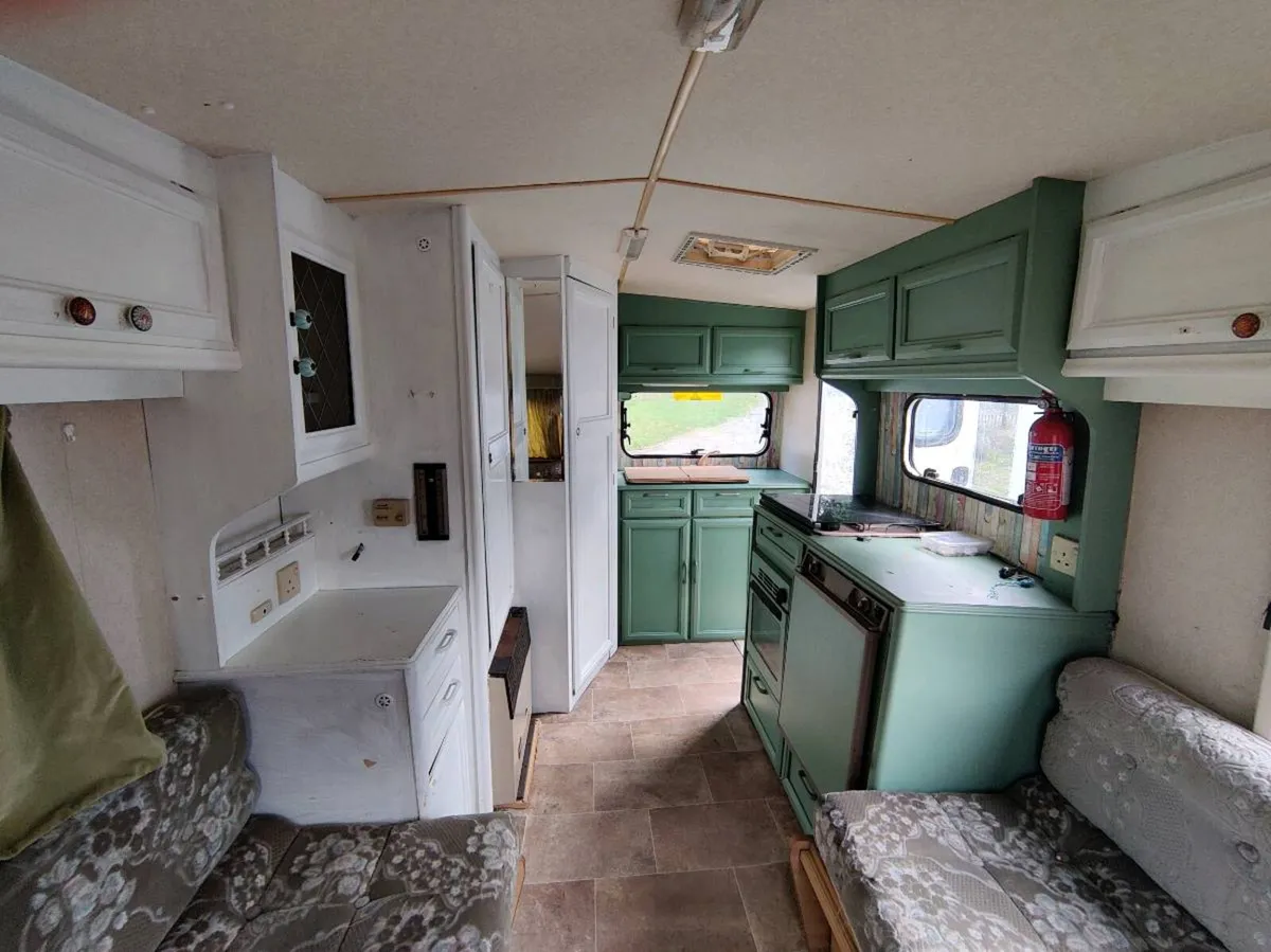 Caravan 2-3 birth - Image 4