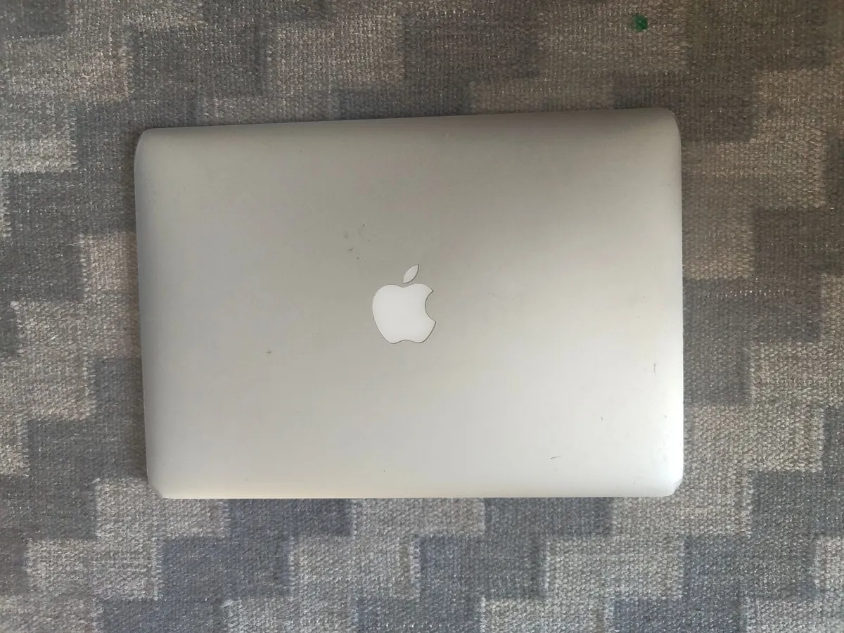 Macbook Air 2015 - Image 1