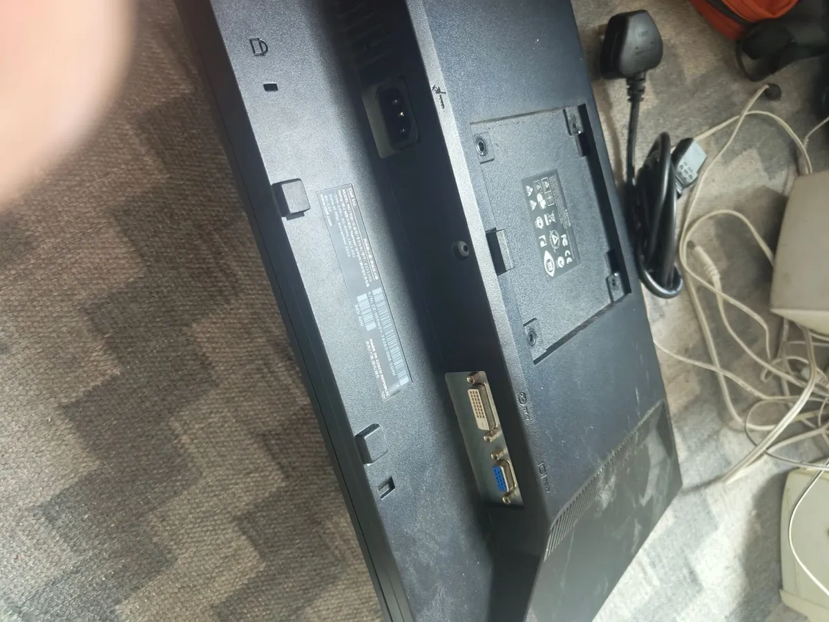 Two 24 Inch Monitors & Dual Monitor Arm - Image 2