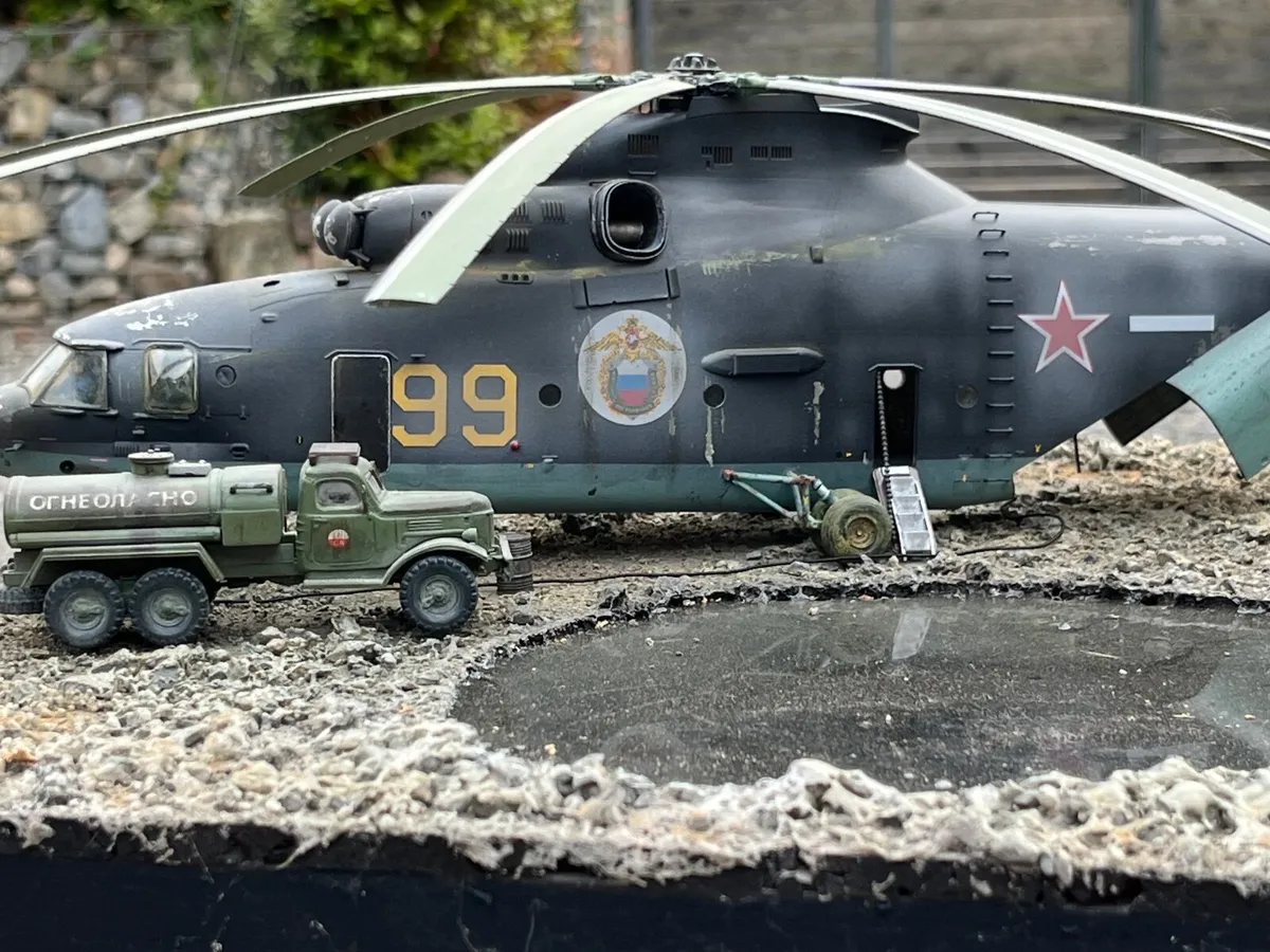 Model diorama, Mi26 Soviet heavy chopper - Image 2