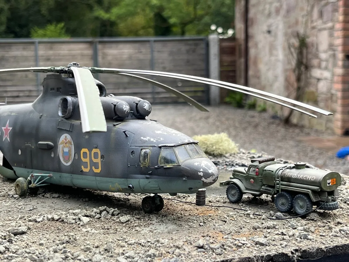 Model diorama, Mi26 Soviet heavy chopper - Image 3