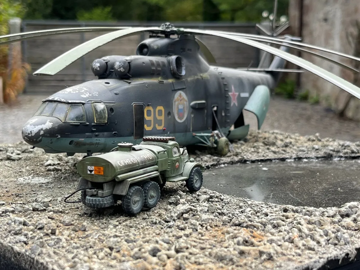 Model diorama, Mi26 Soviet heavy chopper - Image 1