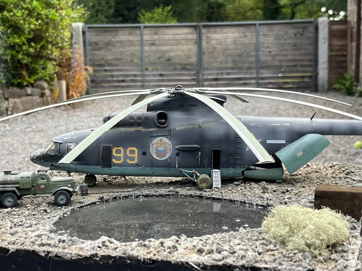 Model diorama, Mi26 Soviet heavy chopper - Image 4