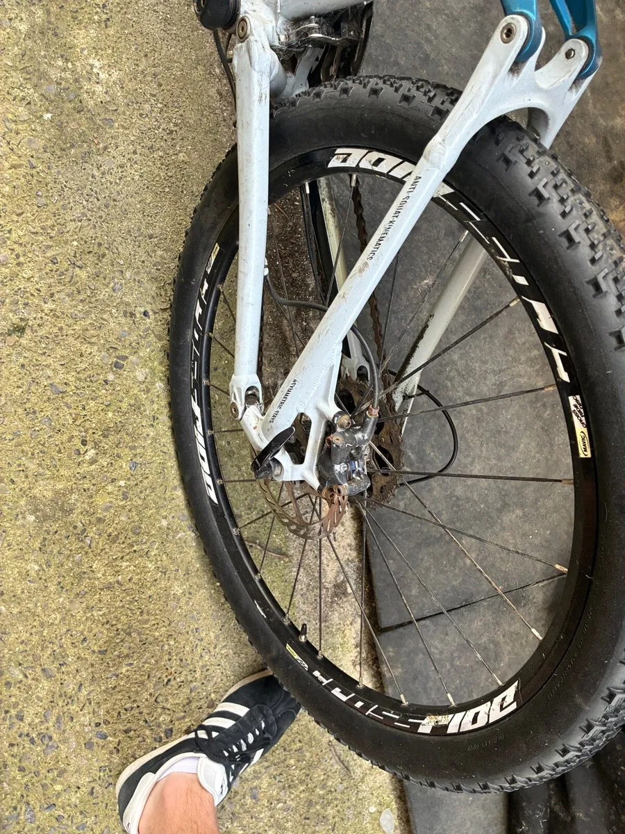 Down hill mountain bike - Image 2