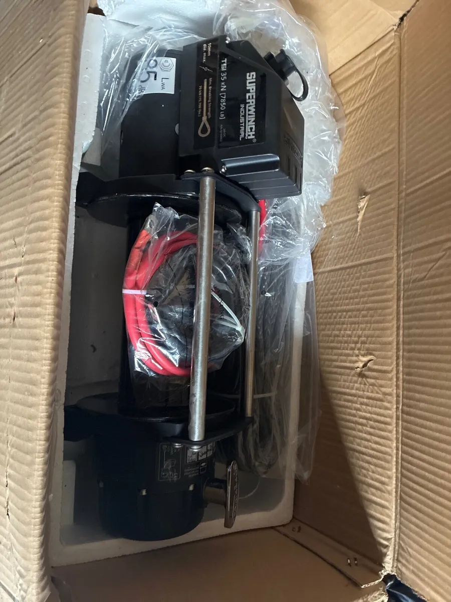 3500kg Superwinch 24v - Image 1