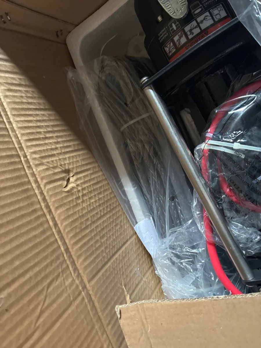 3500kg Superwinch 24v - Image 3