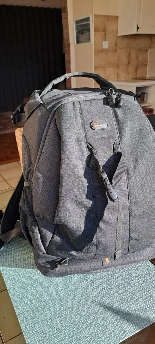 Lowe pro camera bag. - Image 1