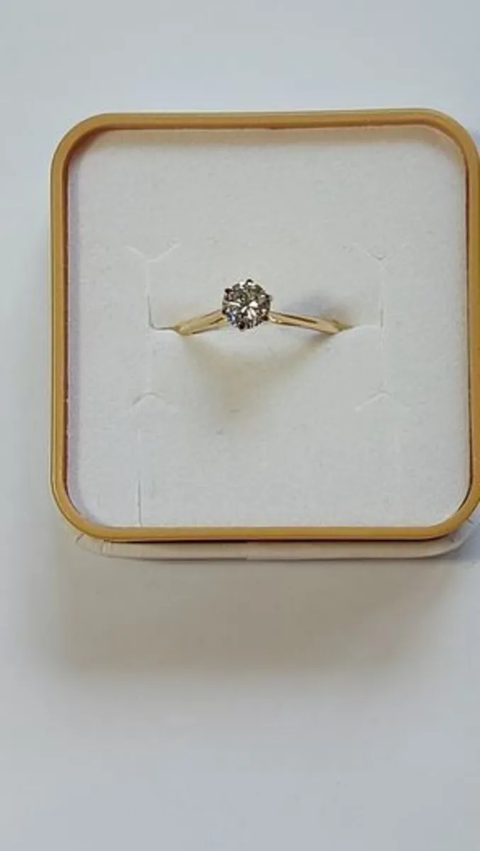 0.55ct VS1 Natural Diamond 18K Gold Ring AIG Cert - Image 2