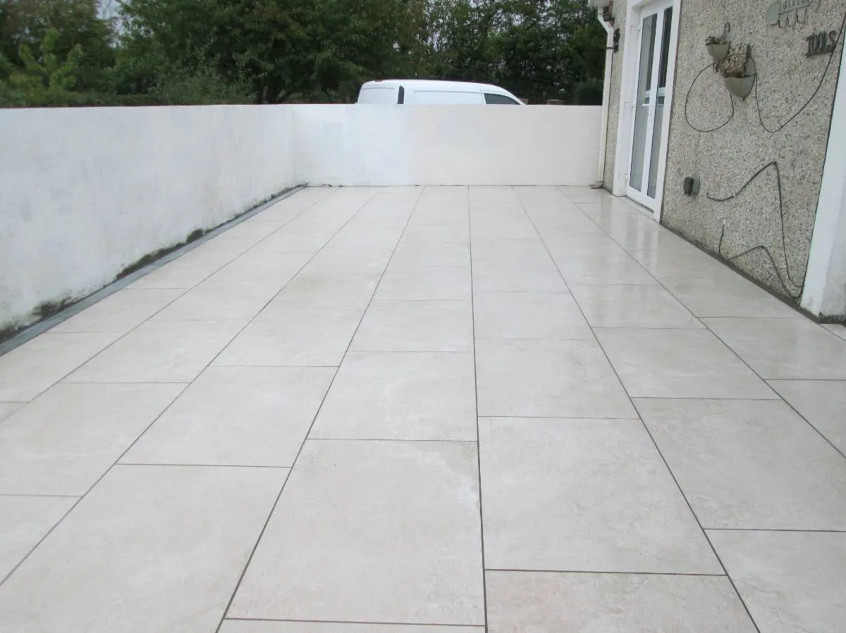 LAKESIDE LANDSCAPING AND PAVING - Image 2