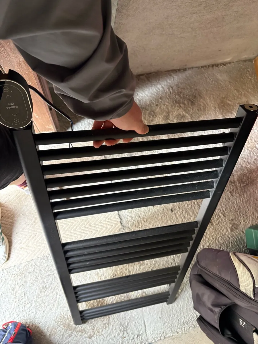 Rointe Elba Oval 500W Elect Towel Rail for parts - Image 3