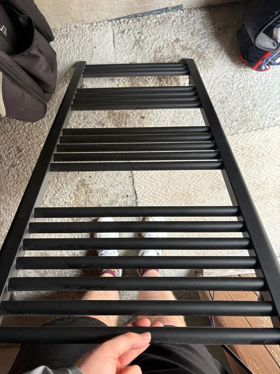 Rointe Elba Oval 500W Elect Towel Rail for parts - Image 1